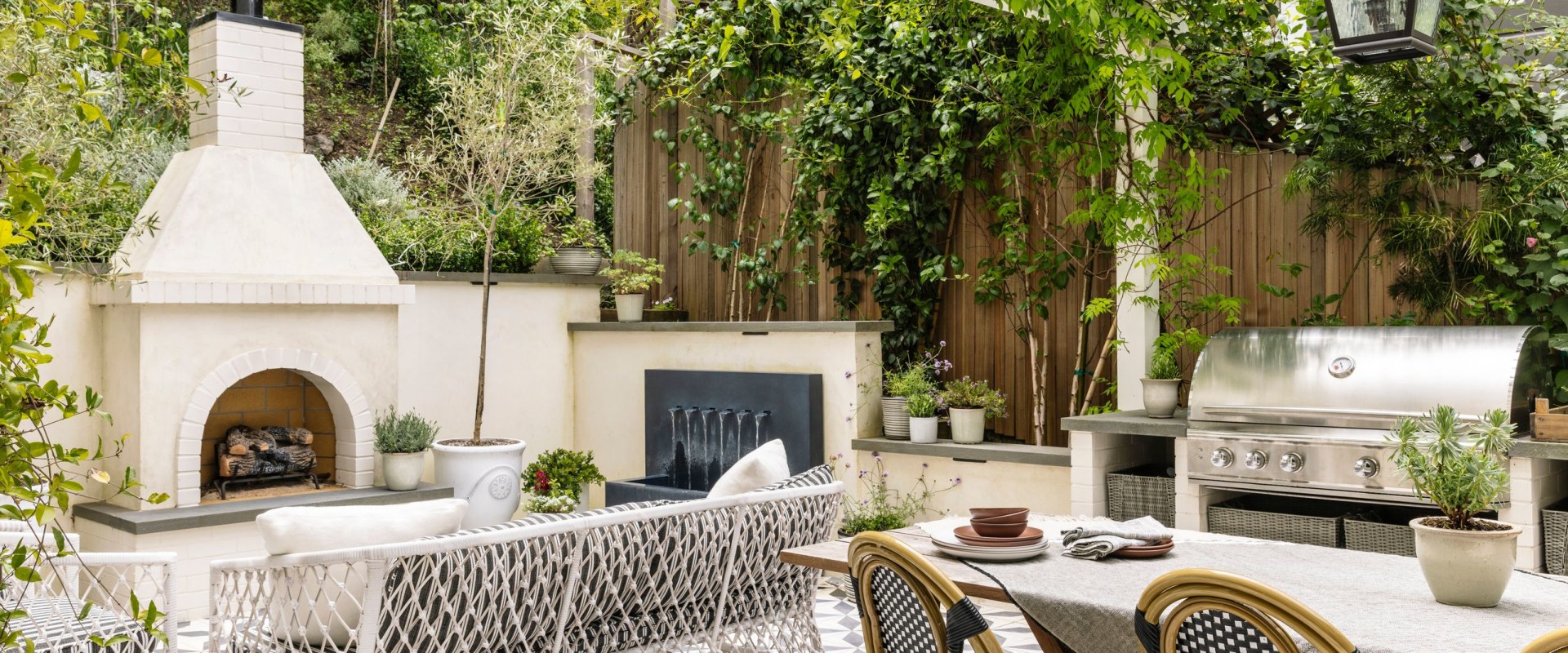 Transform Your Backyard with Stunning Outdoor Kitchens