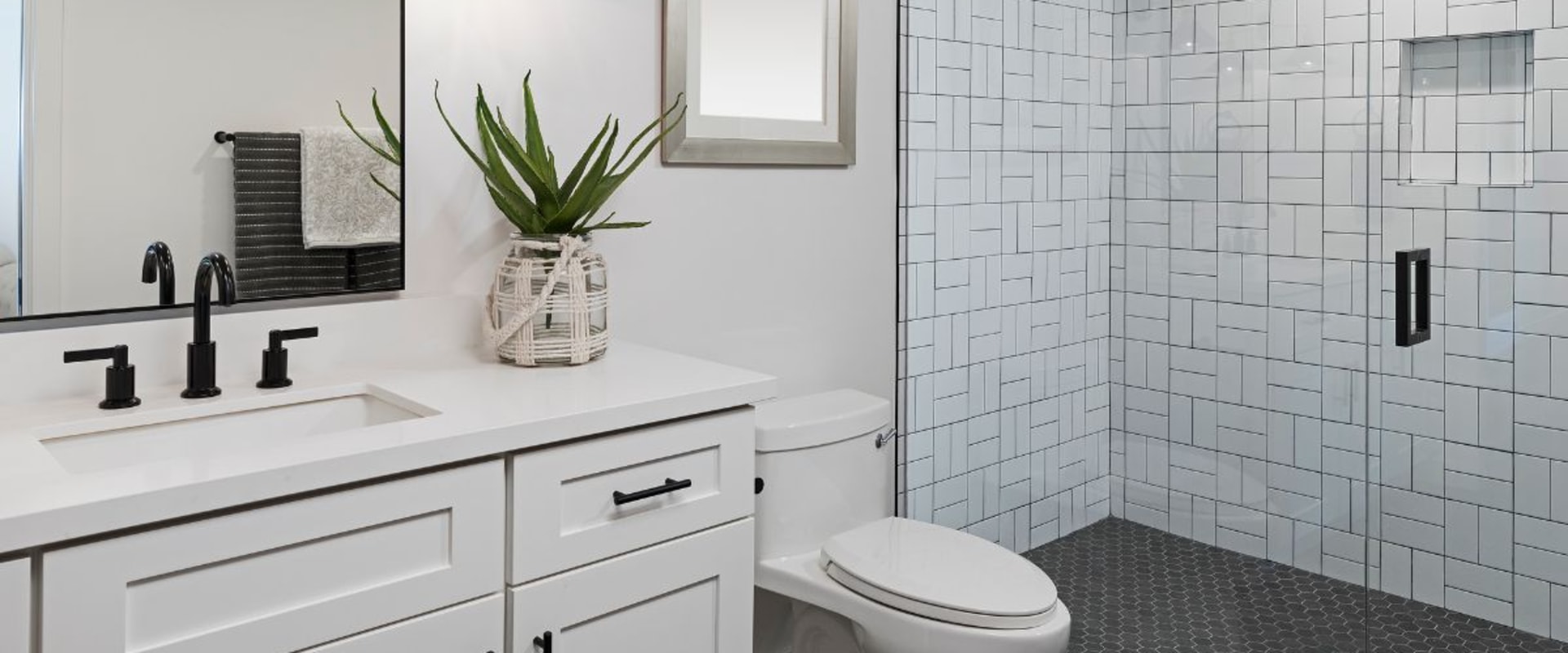 Maximizing Functionality with Space-saving Fixtures in Your Bathroom